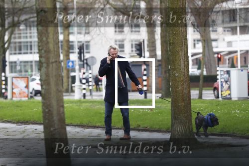 Amsterdam 17 januari 2020
Tom Egbers laat al bellend zijn hond uit