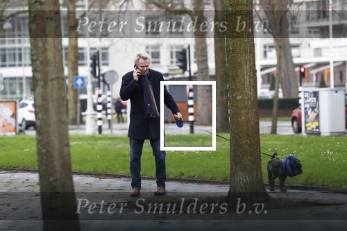 Amsterdam 17 januari 2020
Tom Egbers laat al bellend zijn hond uit