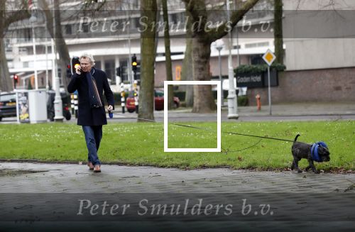 Amsterdam 17 januari 2020
Tom Egbers laat al bellend zijn hond uit
