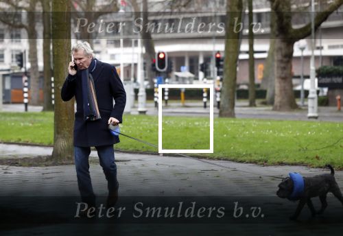 Amsterdam 17 januari 2020
Tom Egbers laat al bellend zijn hond uit