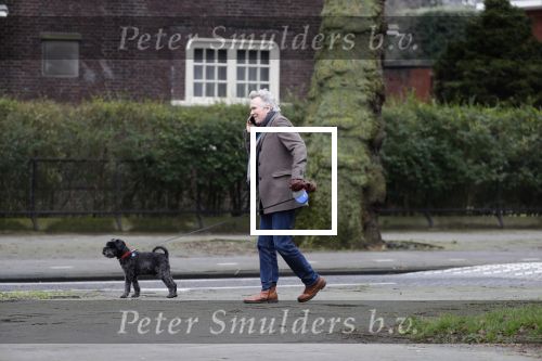 Amsterdam 31 januari 2020
Tom Egbers laat bellend zijn hond uit