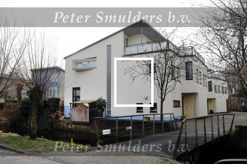 Amsterdam 27 januari 2020
Toprak Yalciner is aan het verhuizen . Ze is gisteren met haar vriend en zoontje verhuisd naar hun nieuwe huis