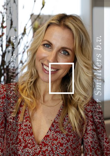 Bussum 3 maart 2020
Opening nieuwe pand en boekpresentatie van Vivian Reijs. Wendy v Dijk ontvangt het eerste boek