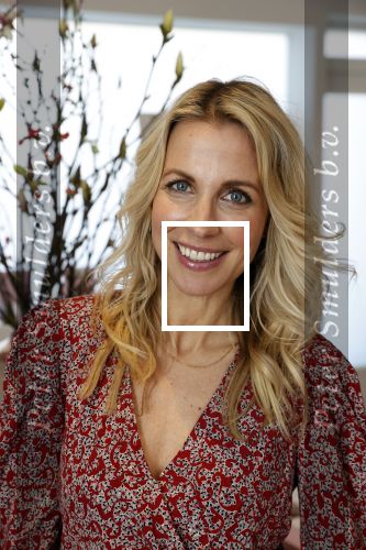 Bussum 3 maart 2020
Opening nieuwe pand en boekpresentatie van Vivian Reijs. Wendy v Dijk ontvangt het eerste boek