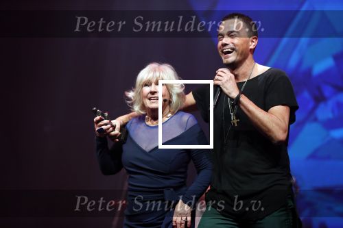 Amsterdam 10 februari 2020
Uitreiking edisons in de westergasfabriek . Najib Amhali presenteert de avond.
Willeke Alberti krijgt ouvre Edison uit handen van Dinand Woesthof