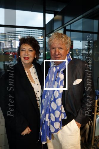 Schiphol 4 februari 2020
Katja Schuurman Peter Faber Willibrord Frequin Gerard Cox en Barrie Stevens vertrekkenb vanaf schiphol naar Suriname voor de opnames van het RTL4 programma Beter laat dan ooit. Willibrord met zijn vriendin