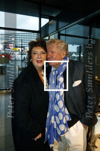 Schiphol 4 februari 2020
Katja Schuurman Peter Faber Willibrord Frequin Gerard Cox en Barrie Stevens vertrekkenb vanaf schiphol naar Suriname voor de opnames van het RTL4 programma Beter laat dan ooit. Willibrord met zijn vriendin