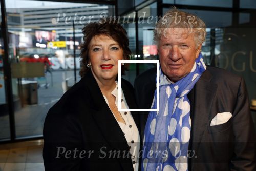 Schiphol 4 februari 2020
Katja Schuurman Peter Faber Willibrord Frequin Gerard Cox en Barrie Stevens vertrekkenb vanaf schiphol naar Suriname voor de opnames van het RTL4 programma Beter laat dan ooit. Willibrord met zijn vriendin