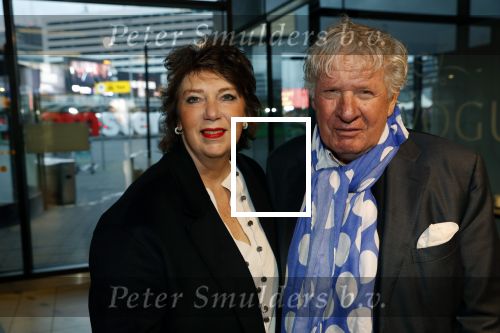 Schiphol 4 februari 2020
Katja Schuurman Peter Faber Willibrord Frequin Gerard Cox en Barrie Stevens vertrekkenb vanaf schiphol naar Suriname voor de opnames van het RTL4 programma Beter laat dan ooit. Willibrord met zijn vriendin