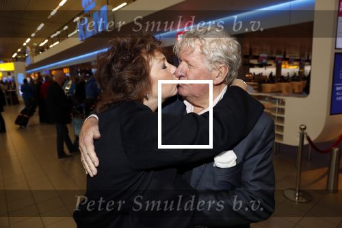 Schiphol 4 februari 2020
Katja Schuurman Peter Faber Willibrord Frequin Gerard Cox en Barrie Stevens vertrekkenb vanaf schiphol naar Suriname voor de opnames van het RTL4 programma Beter laat dan ooit. Willibrord met zijn vriendin
