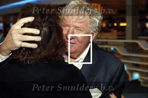 Schiphol 4 februari 2020
Katja Schuurman Peter Faber Willibrord Frequin Gerard Cox en Barrie Stevens vertrekkenb vanaf schiphol naar Suriname voor de opnames van het RTL4 programma Beter laat dan ooit. Willibrord met zijn vriendin