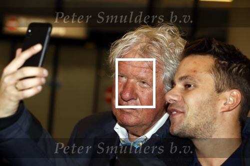 Schiphol 28 februari 2020
Aankomst Willibrord Frequin Barry Stevens Gerard Cox en Peter Faber op schiphol na de opnames van hun programma beter laat dan nooit.