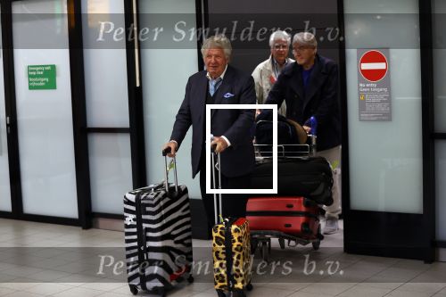 Schiphol 28 februari 2020
Aankomst Willibrord Frequin Barry Stevens Gerard Cox en Peter Faber op schiphol na de opnames van hun programma beter laat dan nooit.
