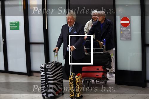 Schiphol 28 februari 2020
Aankomst Willibrord Frequin Barry Stevens Gerard Cox en Peter Faber op schiphol na de opnames van hun programma beter laat dan nooit.