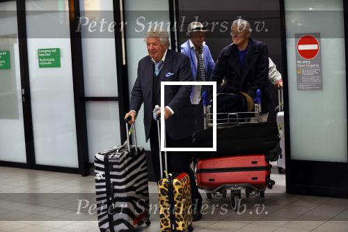 Schiphol 28 februari 2020
Aankomst Willibrord Frequin Barry Stevens Gerard Cox en Peter Faber op schiphol na de opnames van hun programma beter laat dan nooit.