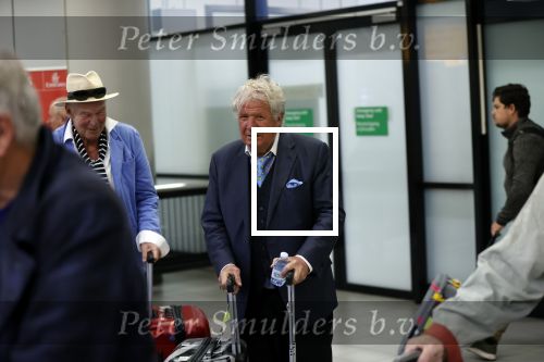 Schiphol 28 februari 2020
Aankomst Willibrord Frequin Barry Stevens Gerard Cox en Peter Faber op schiphol na de opnames van hun programma beter laat dan nooit.