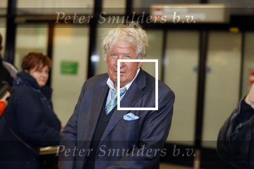Schiphol 28 februari 2020
Aankomst Willibrord Frequin Barry Stevens Gerard Cox en Peter Faber op schiphol na de opnames van hun programma beter laat dan nooit.