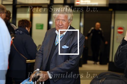 Schiphol 28 februari 2020
Aankomst Willibrord Frequin Barry Stevens Gerard Cox en Peter Faber op schiphol na de opnames van hun programma beter laat dan nooit.