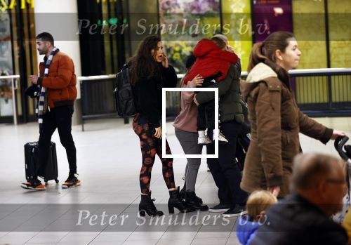 Schiphol 27 februari 2020
Wesley Sneijder haalt zijn zoon Xess Xava en Yolathe Cabau v Kasbergen op nadat ze van uit Los Angeles naar Amsterdam/schiphol zijn gevloegen.