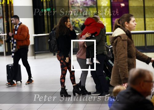 Schiphol 27 februari 2020
Wesley Sneijder haalt zijn zoon Xess Xava en Yolathe Cabau v Kasbergen op nadat ze van uit Los Angeles naar Amsterdam/schiphol zijn gevloegen.