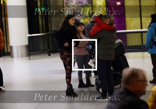 Schiphol 27 februari 2020
Wesley Sneijder haalt zijn zoon Xess Xava en Yolathe Cabau v Kasbergen op nadat ze van uit Los Angeles naar Amsterdam/schiphol zijn gevloegen.