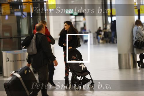 Schiphol 27 februari 2020
Wesley Sneijder haalt zijn zoon Xess Xava en Yolathe Cabau v Kasbergen op nadat ze van uit Los Angeles naar Amsterdam/schiphol zijn gevloegen.
