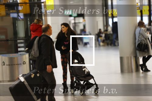 Schiphol 27 februari 2020
Wesley Sneijder haalt zijn zoon Xess Xava en Yolathe Cabau v Kasbergen op nadat ze van uit Los Angeles naar Amsterdam/schiphol zijn gevloegen.