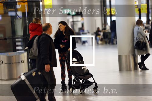 Schiphol 27 februari 2020
Wesley Sneijder haalt zijn zoon Xess Xava en Yolathe Cabau v Kasbergen op nadat ze van uit Los Angeles naar Amsterdam/schiphol zijn gevloegen.