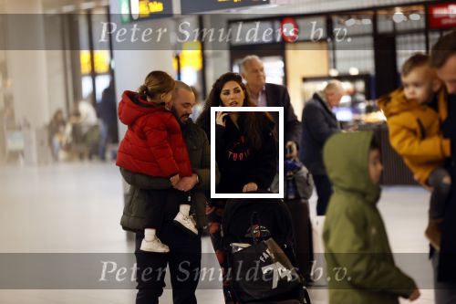 Schiphol 27 februari 2020
Wesley Sneijder haalt zijn zoon Xess Xava en Yolathe Cabau v Kasbergen op nadat ze van uit Los Angeles naar Amsterdam/schiphol zijn gevloegen.