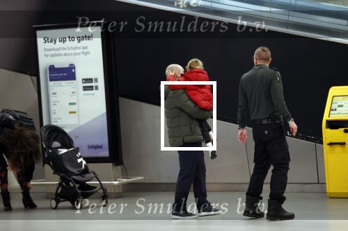Schiphol 27 februari 2020
Wesley Sneijder haalt zijn zoon Xess Xava en Yolathe Cabau v Kasbergen op nadat ze van uit Los Angeles naar Amsterdam/schiphol zijn gevloegen.
