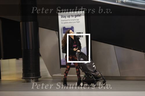 Schiphol 27 februari 2020
Wesley Sneijder haalt zijn zoon Xess Xava en Yolathe Cabau v Kasbergen op nadat ze van uit Los Angeles naar Amsterdam/schiphol zijn gevloegen.