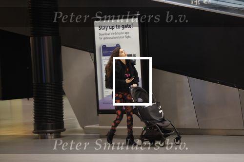 Schiphol 27 februari 2020
Wesley Sneijder haalt zijn zoon Xess Xava en Yolathe Cabau v Kasbergen op nadat ze van uit Los Angeles naar Amsterdam/schiphol zijn gevloegen.