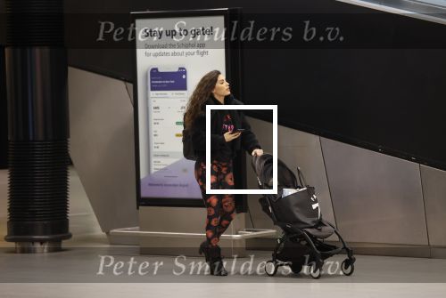 Schiphol 27 februari 2020
Wesley Sneijder haalt zijn zoon Xess Xava en Yolathe Cabau v Kasbergen op nadat ze van uit Los Angeles naar Amsterdam/schiphol zijn gevloegen.