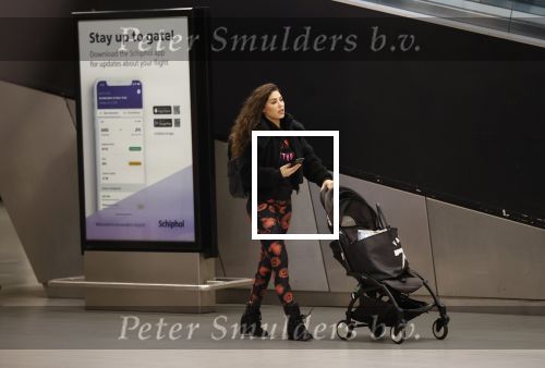 Schiphol 27 februari 2020
Wesley Sneijder haalt zijn zoon Xess Xava en Yolathe Cabau v Kasbergen op nadat ze van uit Los Angeles naar Amsterdam/schiphol zijn gevloegen.
