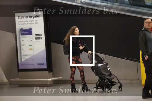 Schiphol 27 februari 2020
Wesley Sneijder haalt zijn zoon Xess Xava en Yolathe Cabau v Kasbergen op nadat ze van uit Los Angeles naar Amsterdam/schiphol zijn gevloegen.
