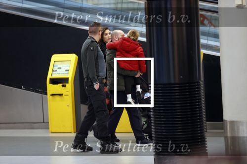 Schiphol 27 februari 2020
Wesley Sneijder haalt zijn zoon Xess Xava en Yolathe Cabau v Kasbergen op nadat ze van uit Los Angeles naar Amsterdam/schiphol zijn gevloegen.