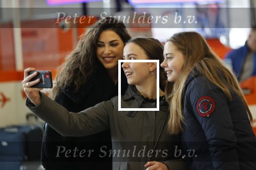 Schiphol 27 februari 2020
Wesley Sneijder haalt zijn zoon Xess Xava en Yolathe Cabau v Kasbergen op nadat ze van uit Los Angeles naar Amsterdam/schiphol zijn gevloegen.