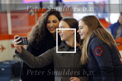 Schiphol 27 februari 2020
Wesley Sneijder haalt zijn zoon Xess Xava en Yolathe Cabau v Kasbergen op nadat ze van uit Los Angeles naar Amsterdam/schiphol zijn gevloegen.
