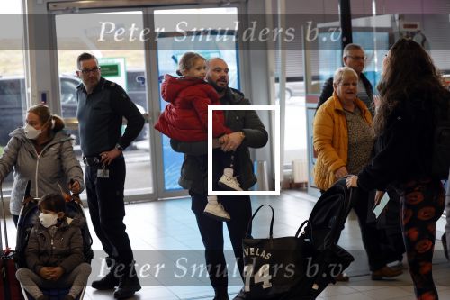 Schiphol 27 februari 2020
Wesley Sneijder haalt zijn zoon Xess Xava en Yolathe Cabau v Kasbergen op nadat ze van uit Los Angeles naar Amsterdam/schiphol zijn gevloegen.