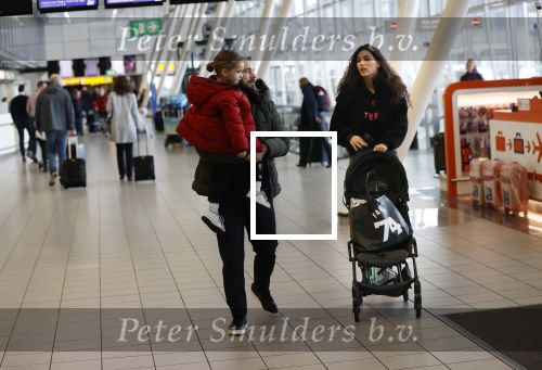 Schiphol 27 februari 2020
Wesley Sneijder haalt zijn zoon Xess Xava en Yolathe Cabau v Kasbergen op nadat ze van uit Los Angeles naar Amsterdam/schiphol zijn gevloegen.