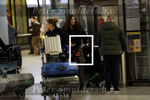 Schiphol 27 februari 2020
Wesley Sneijder haalt zijn zoon Xess Xava en Yolathe Cabau v Kasbergen op nadat ze van uit Los Angeles naar Amsterdam/schiphol zijn gevloegen.