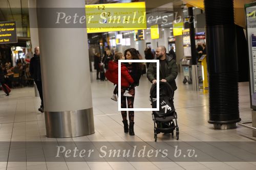 Schiphol 27 februari 2020
Wesley Sneijder haalt zijn zoon Xess Xava en Yolathe Cabau v Kasbergen op nadat ze van uit Los Angeles naar Amsterdam/schiphol zijn gevloegen.