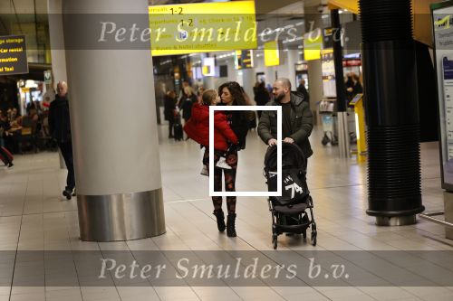 Schiphol 27 februari 2020
Wesley Sneijder haalt zijn zoon Xess Xava en Yolathe Cabau v Kasbergen op nadat ze van uit Los Angeles naar Amsterdam/schiphol zijn gevloegen.
