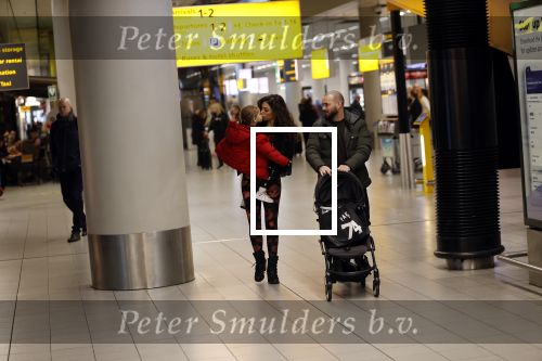 Schiphol 27 februari 2020
Wesley Sneijder haalt zijn zoon Xess Xava en Yolathe Cabau v Kasbergen op nadat ze van uit Los Angeles naar Amsterdam/schiphol zijn gevloegen.