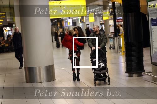 Schiphol 27 februari 2020
Wesley Sneijder haalt zijn zoon Xess Xava en Yolathe Cabau v Kasbergen op nadat ze van uit Los Angeles naar Amsterdam/schiphol zijn gevloegen.