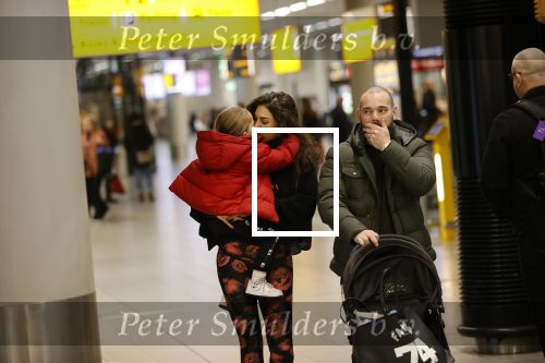 Schiphol 27 februari 2020
Wesley Sneijder haalt zijn zoon Xess Xava en Yolathe Cabau v Kasbergen op nadat ze van uit Los Angeles naar Amsterdam/schiphol zijn gevloegen.