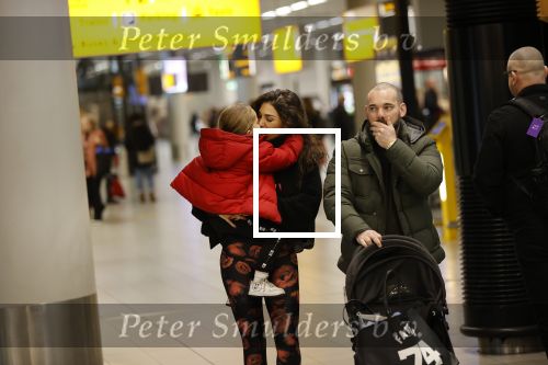 Schiphol 27 februari 2020
Wesley Sneijder haalt zijn zoon Xess Xava en Yolathe Cabau v Kasbergen op nadat ze van uit Los Angeles naar Amsterdam/schiphol zijn gevloegen.