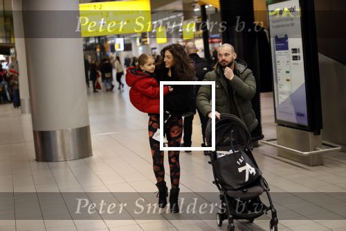 Schiphol 27 februari 2020
Wesley Sneijder haalt zijn zoon Xess Xava en Yolathe Cabau v Kasbergen op nadat ze van uit Los Angeles naar Amsterdam/schiphol zijn gevloegen.