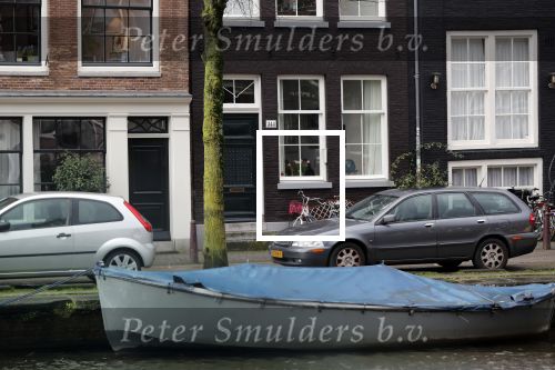 Amsterdam 28 januari 2020
Youp v t Hek op zijn fiets op de gracht waar hij weer in een huis woont.