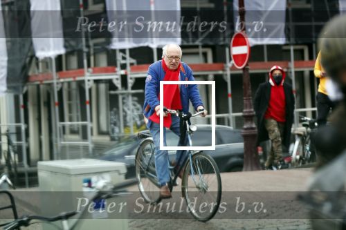 Amsterdam 28 januari 2020
Youp v t Hek op zijn fiets op de gracht waar hij weer in een huis woont.